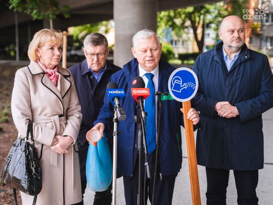 Konferencja prasowa PiS dot. Placu Artystów (zdjęcia) Konferencja prasowa PiS dot. Placu Artystów (zdjęcia)