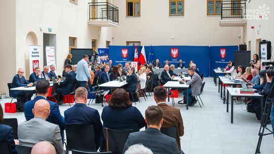 Sesja sejmiku województwa po raz pierwszy w Radomiu (zdjęcia) Sesja sejmiku województwa po raz pierwszy w Radomiu (zdjęcia)