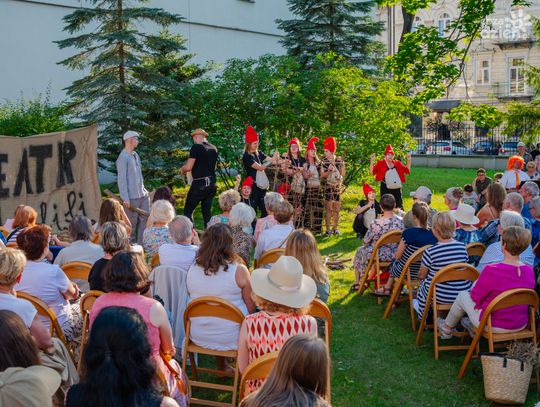 Ulica Teatralna - Teatr Amfifi "Hop Sa Sa i Siedem Trupów na Wiosnę" (zdjęcia)