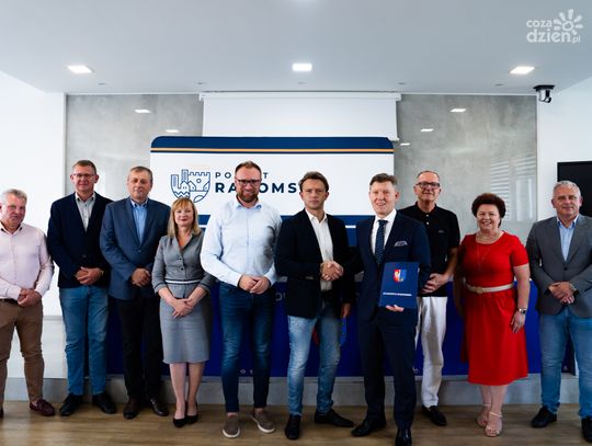 Podpisanie umowy na przebudowę drogi powiatowej 1133W Stara Błotnica - Jedlanka (zdjęcia)