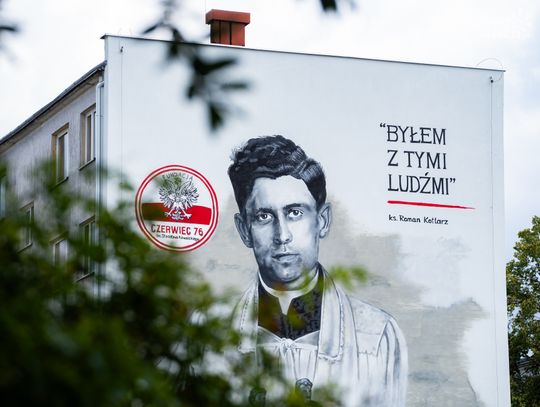 Odsłonięcie muralu poświęconego ks. Romanowi Kotlarzowi (zdjęcia)