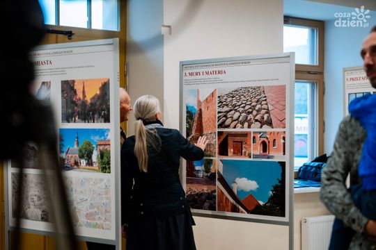2026.09.25 Miasto Kazimierzowskie - wernisaż wystawy fotografii i archiwaliów