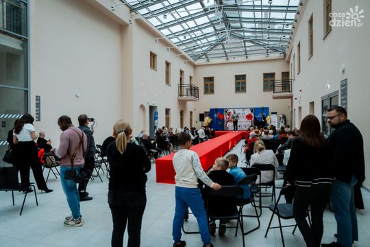 Pokaz kolekcji mody dziecięcej inspirowanej folklorem Mazowsza (zdjęcia)