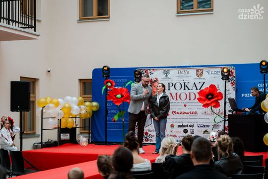 Pokaz kolekcji mody dziecięcej inspirowanej folklorem Mazowsza (zdjęcia)
