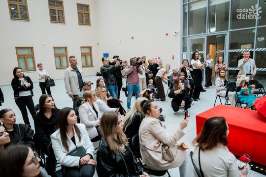Pokaz kolekcji mody dziecięcej inspirowanej folklorem Mazowsza (zdjęcia)