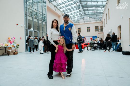 Pokaz kolekcji mody dziecięcej inspirowanej folklorem Mazowsza (zdjęcia)