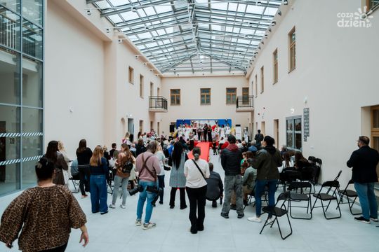 Pokaz kolekcji mody dziecięcej inspirowanej folklorem Mazowsza (zdjęcia)