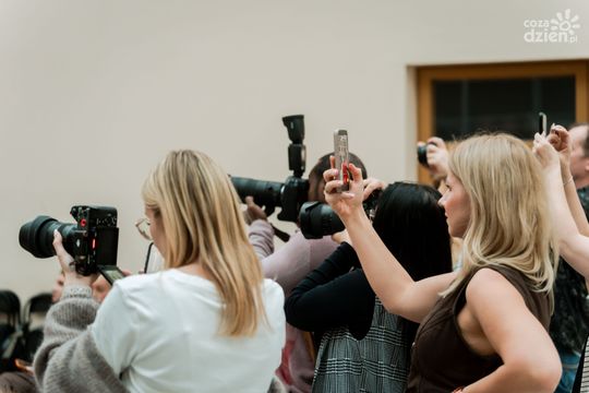 Pokaz kolekcji mody dziecięcej inspirowanej folklorem Mazowsza (zdjęcia)