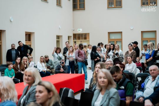 Pokaz kolekcji mody dziecięcej inspirowanej folklorem Mazowsza (zdjęcia)