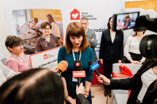 Przekazanie łóżek od Fundacji Dom Ronalda McDonalda (zdjęcia)