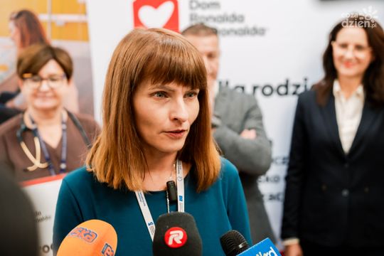 Przekazanie łóżek od Fundacji Dom Ronalda McDonalda (zdjęcia)