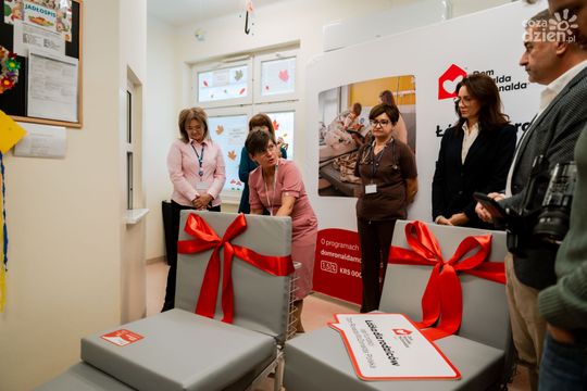 Przekazanie łóżek od Fundacji Dom Ronalda McDonalda (zdjęcia)
