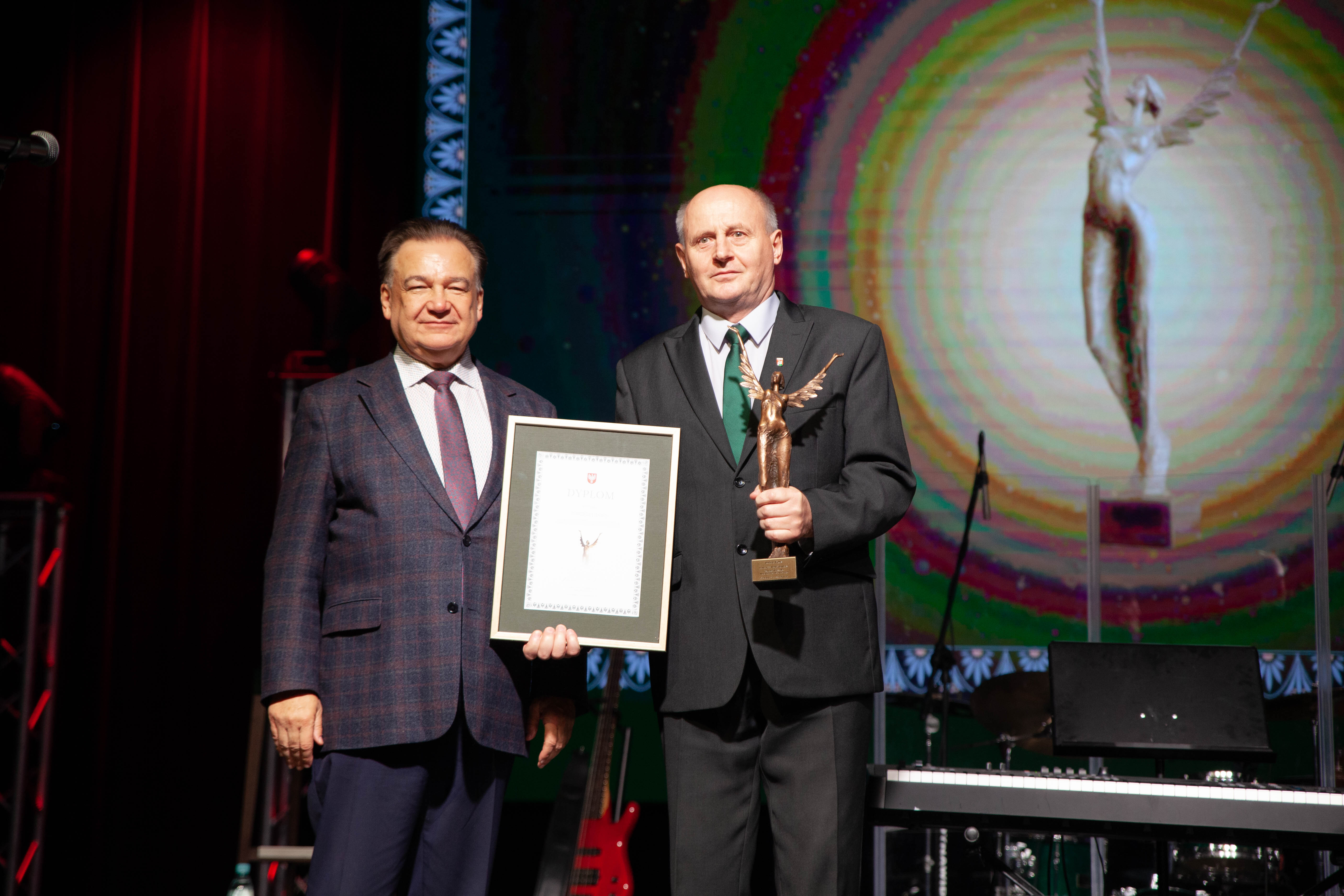 wojt-robert-fidos-z-nagroda-i-marszalkiem