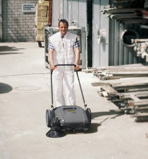 zamiatarkaprofesjonalnakarcherpodczaspracy