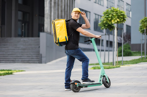 glovokuriernahulajnodzeelektrycznej