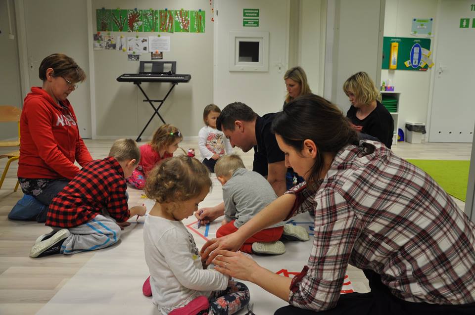 Warsztaty artystyczne z rodzicami fot. Słoneczna Kraina