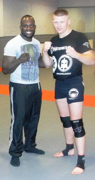 Albert Odzimkowsk z prawej(RKT Radom) wraz z Melvinem Manhoefem