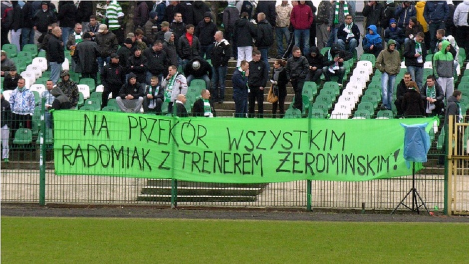 transparent kibiców na sobotnim meczu Radomiak - Ursus Warszawa fot. S W