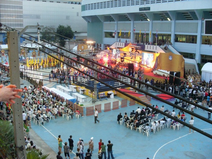 Ringi w Bankoku rozstawiono pod gołym niebem fot. Własne