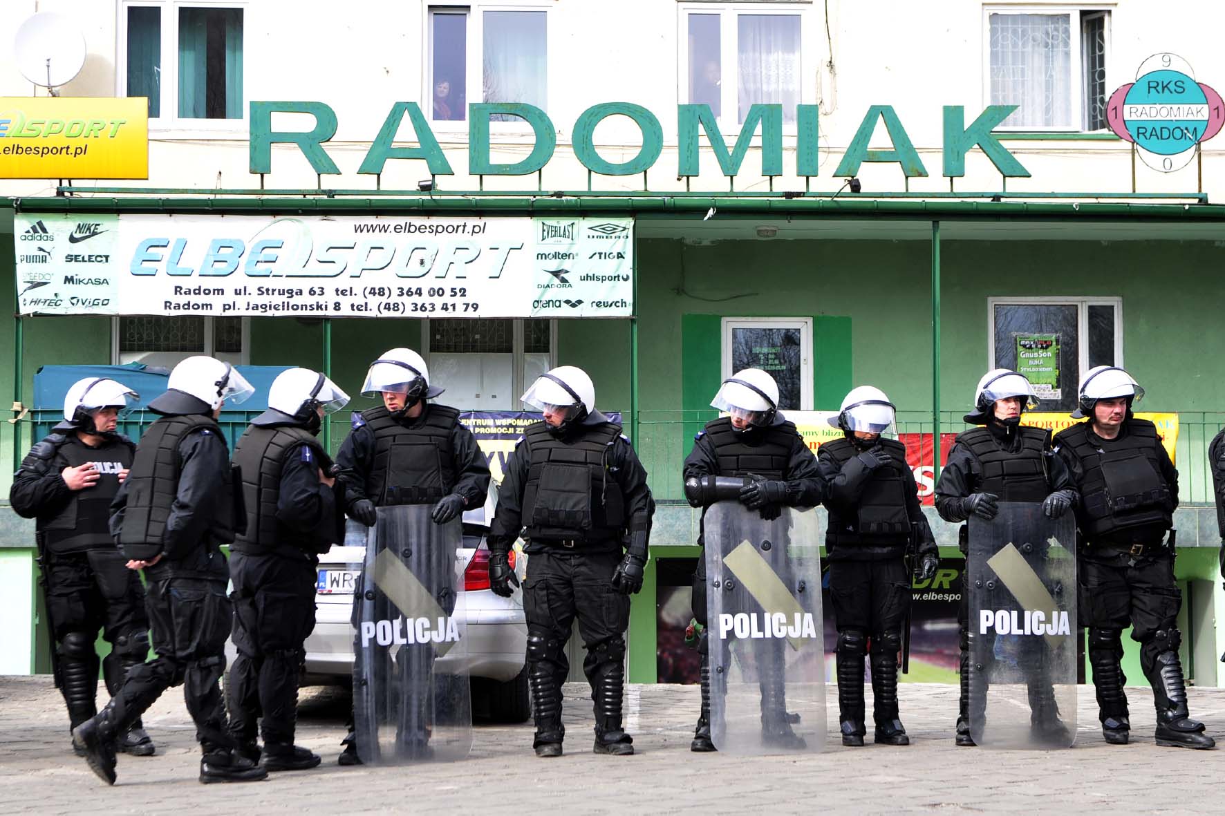 Policja zmobilizowała siły przed meczem derbowym na Struga 63 fot. S W