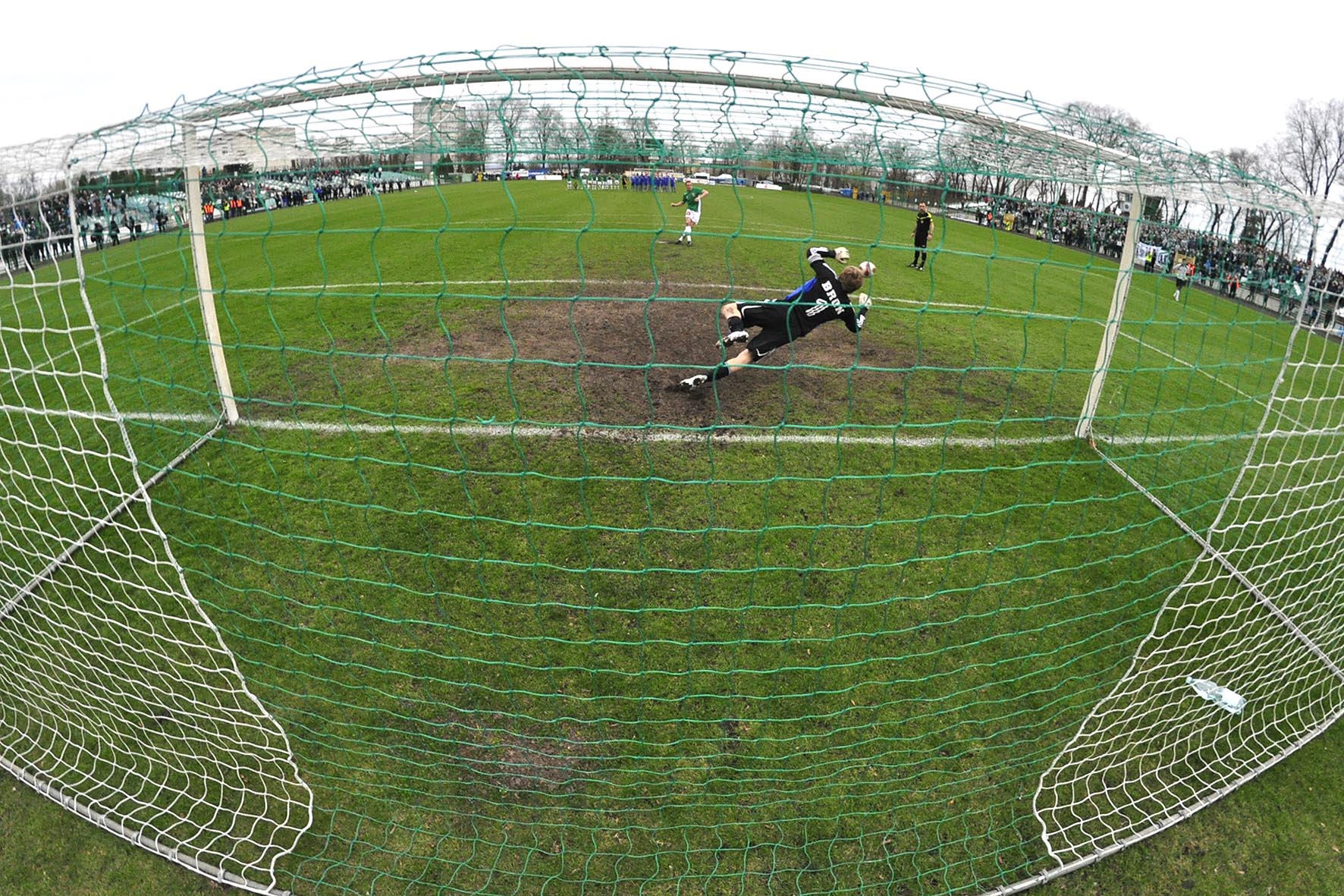 Młodziński broni rzut karny fot S. W.