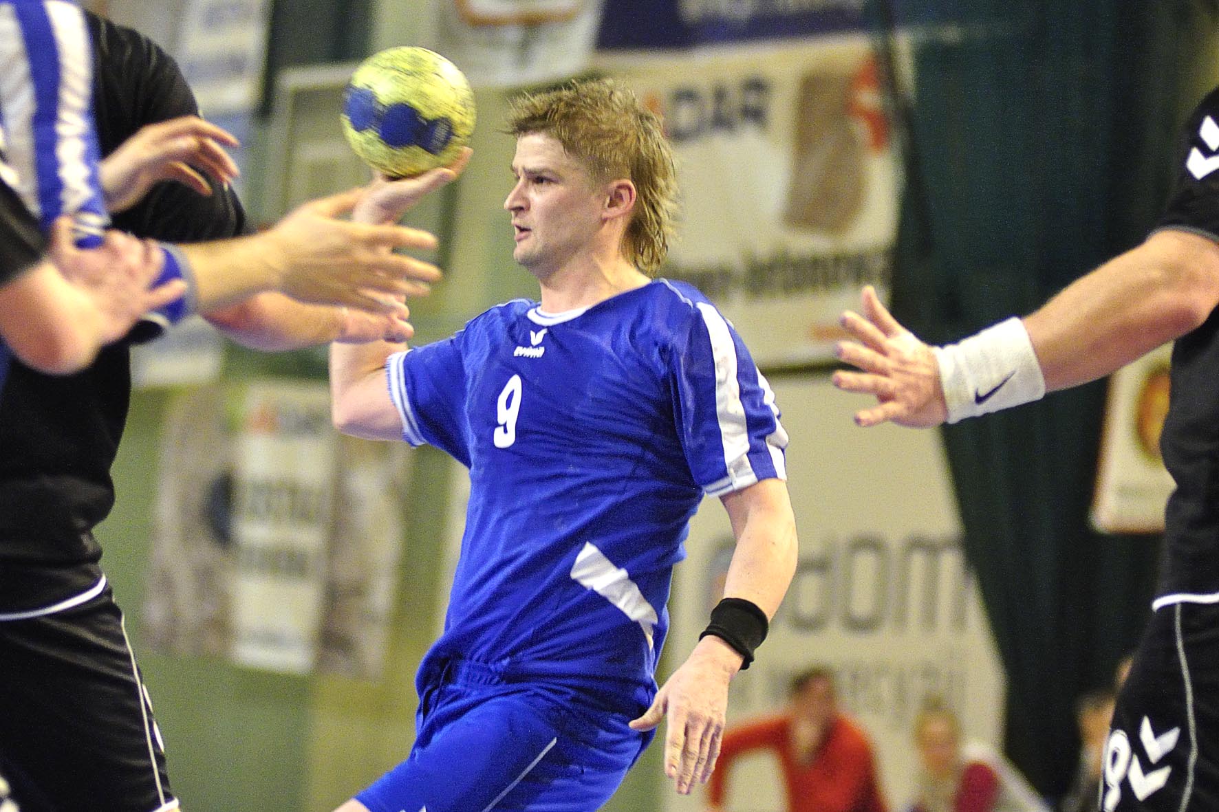 Michał Kalita (w środku) rzucił liderowi I ligi 6 bramek fot. M S Michał Kalita (w środku) rzucił liderowi I ligi 6 bramek fot. M S