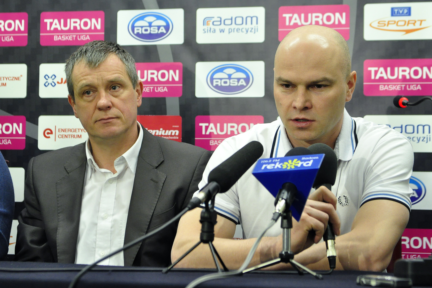 Robert Bartkiewicz (z lewej) i trener Wojciech Kamiński (z prawej) fot. S W