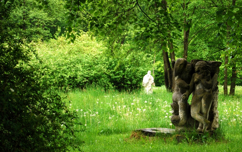 park w Centrum Rzeźby Polskiej w Orońsku